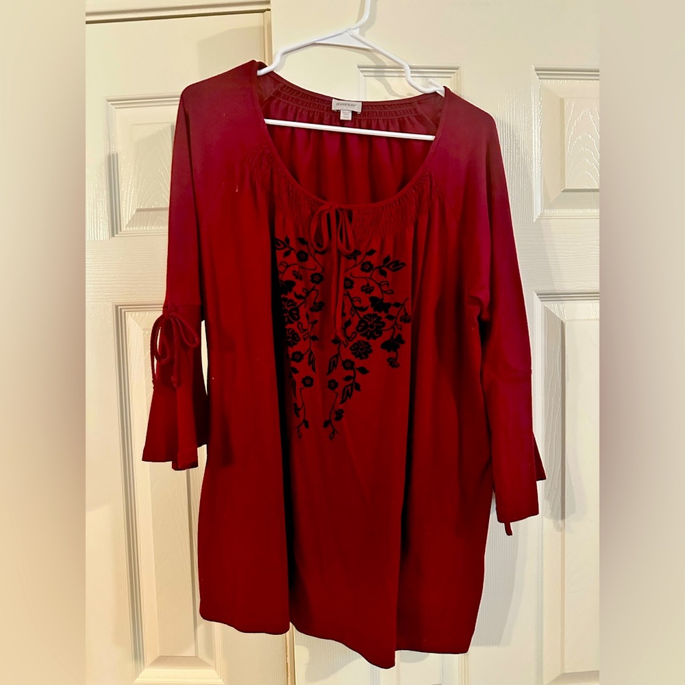 Avenue maroon embroidered front